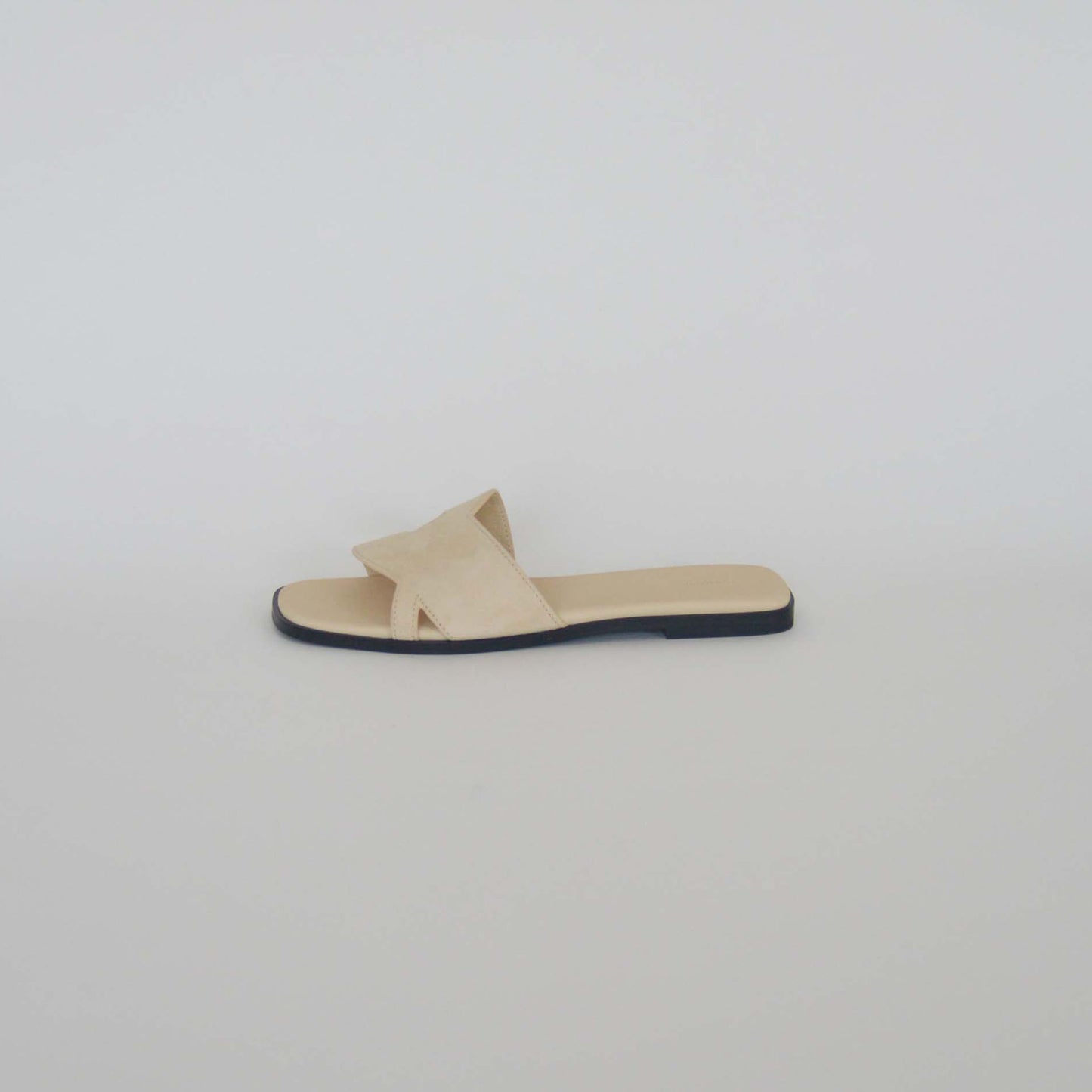 "P" LINE SANDALS