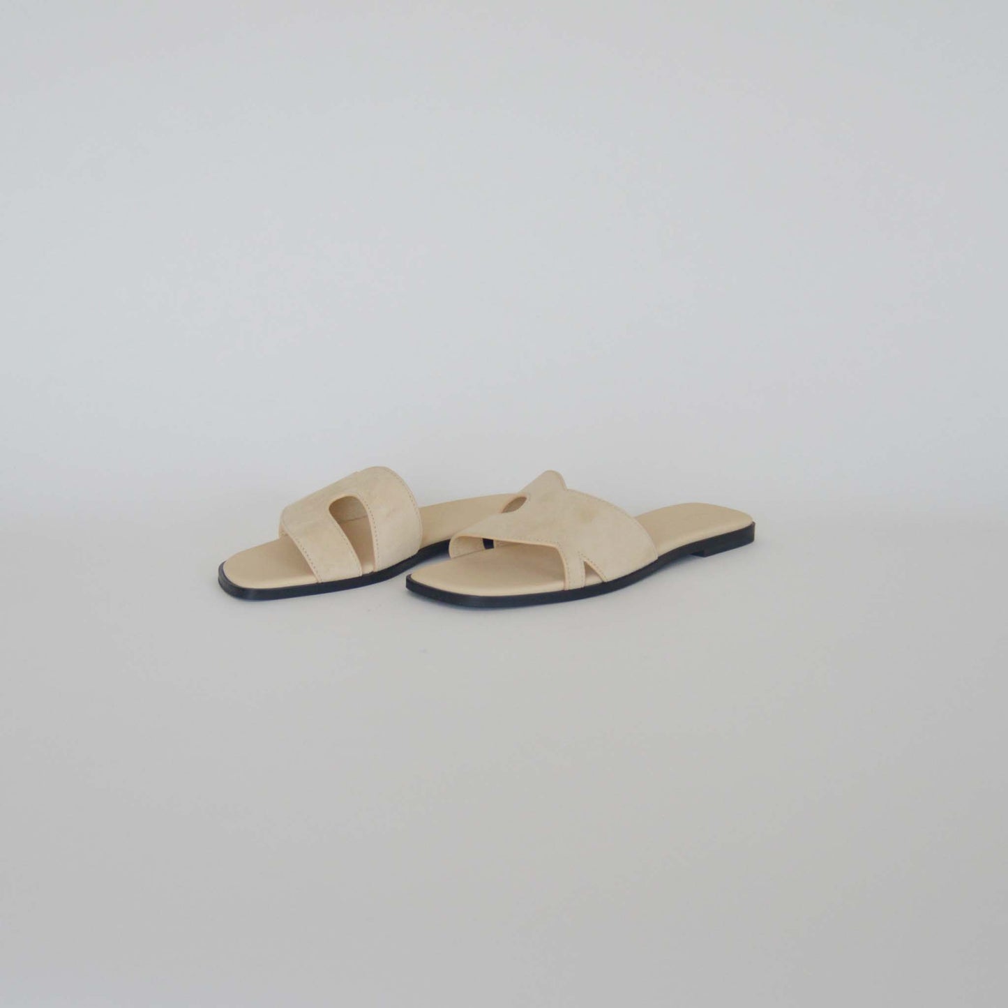 "P" LINE SANDALS