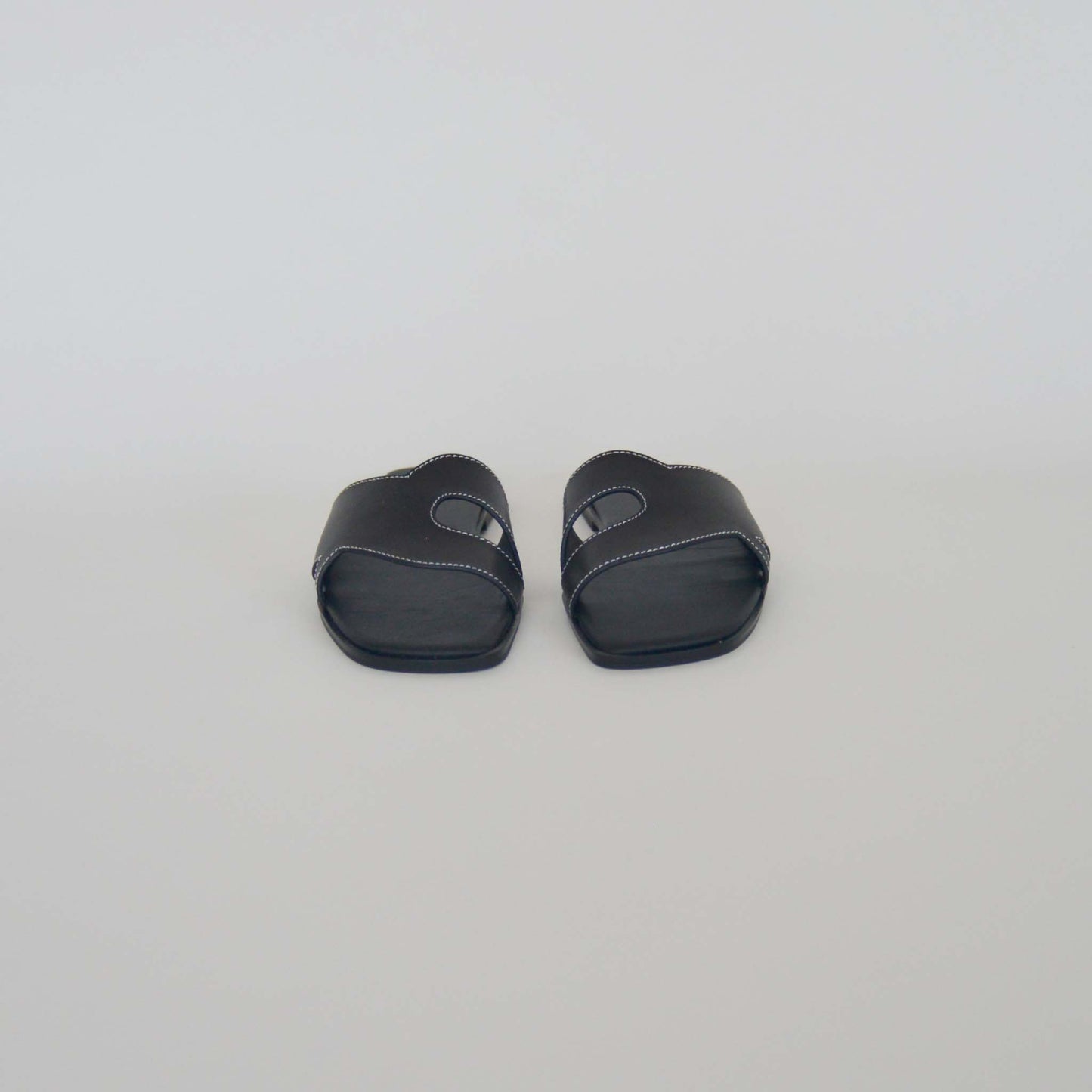 "P" LINE SANDALS