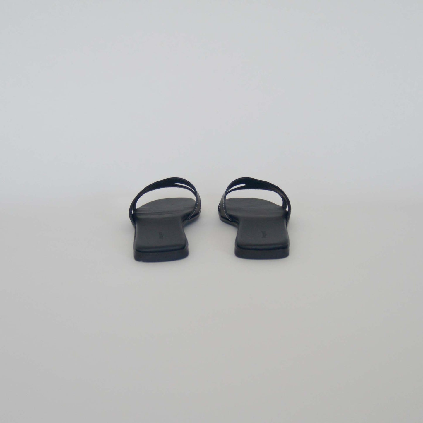 "P" LINE SANDALS
