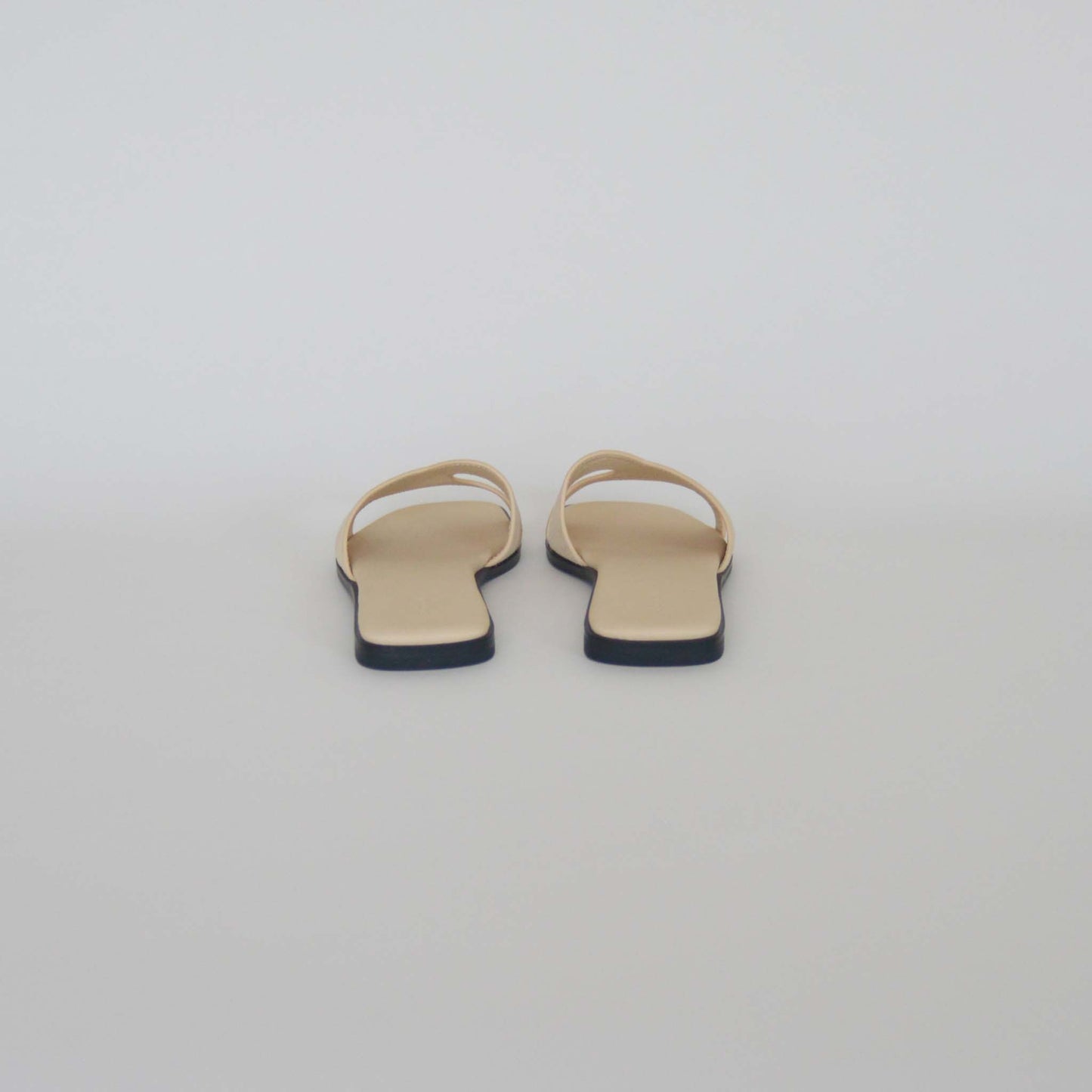 "P" LINE SANDALS