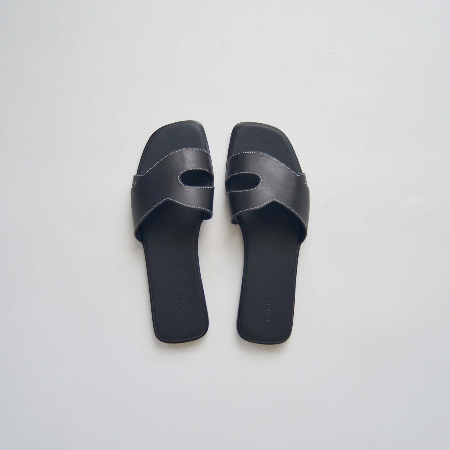 "P" LINE SANDALS
