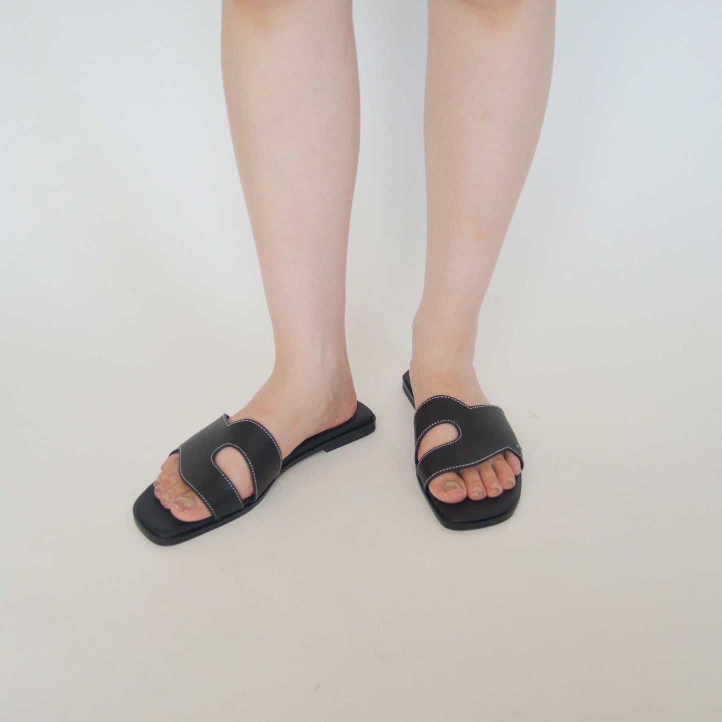"P" LINE SANDALS